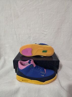Nike Men’s Blue Pink Yellow Low-Top Sneakers